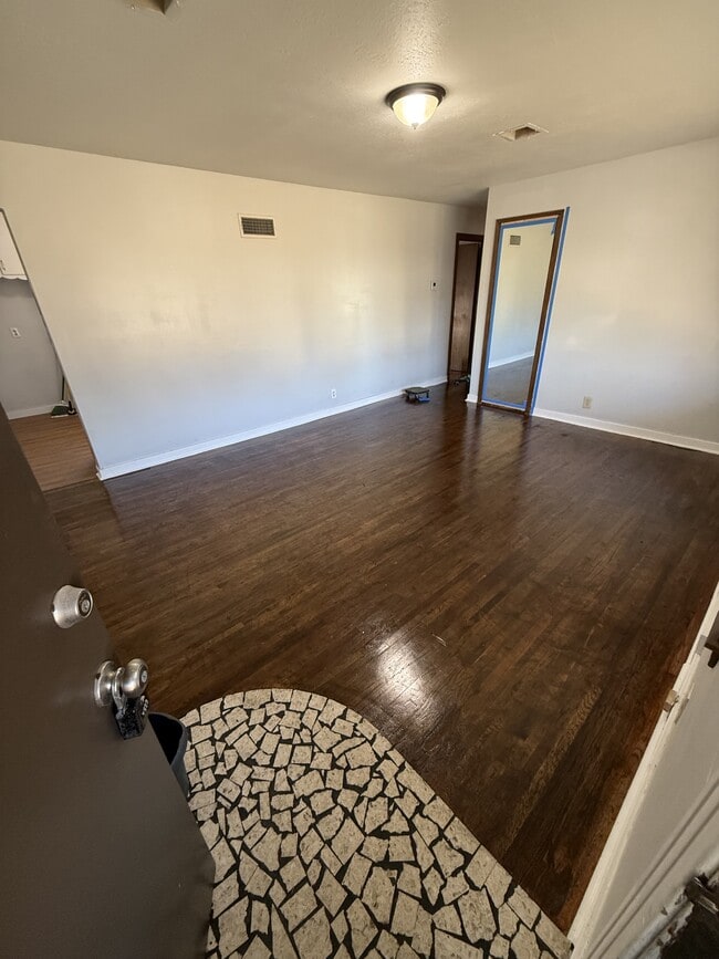 Building Photo - 1036 College Ln