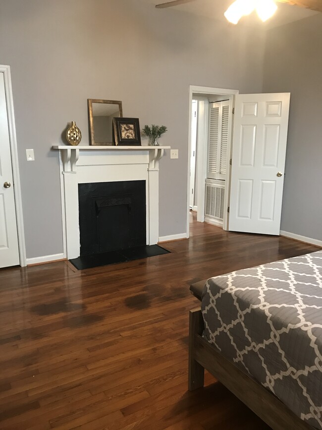 2nd bedroom looking into LR - 3226 Park Ave