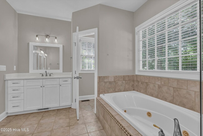 Building Photo - 844 Arboretum Dr