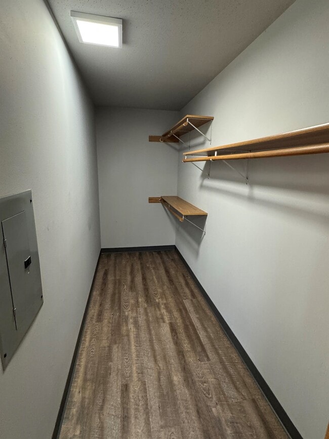 Building Photo - 417 Lotus St