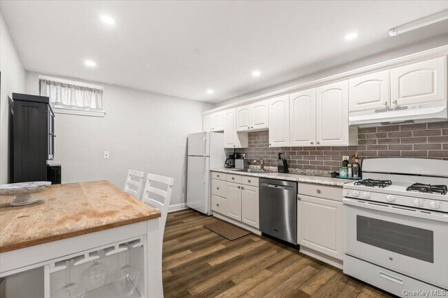 Building Photo - 181 Purchase St