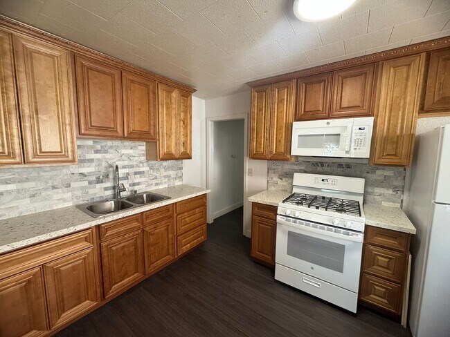 Building Photo - Cozy 1 Bedroom 1 Bath in West Sacramento