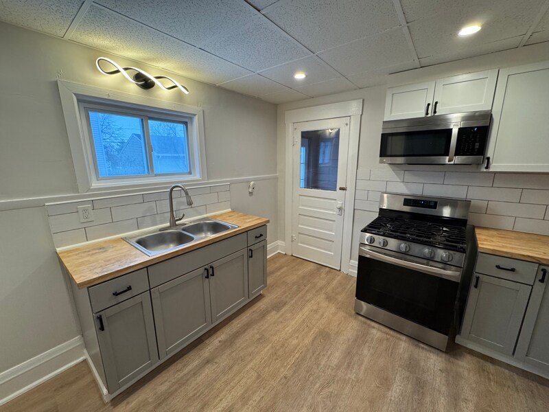 Building Photo - 290 Ross Park