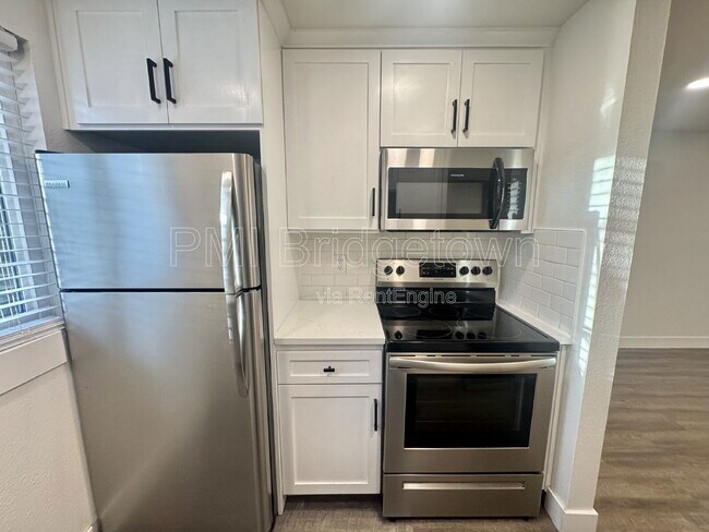 Building Photo - 12642 NW Barnes Rd