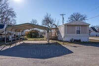 Building Photo - 2-Bed 2-Bath