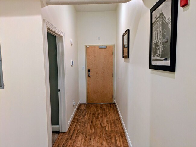 Building Photo - 220 W Market St