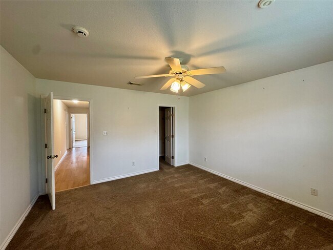 Building Photo - 303 Waterwood Dr