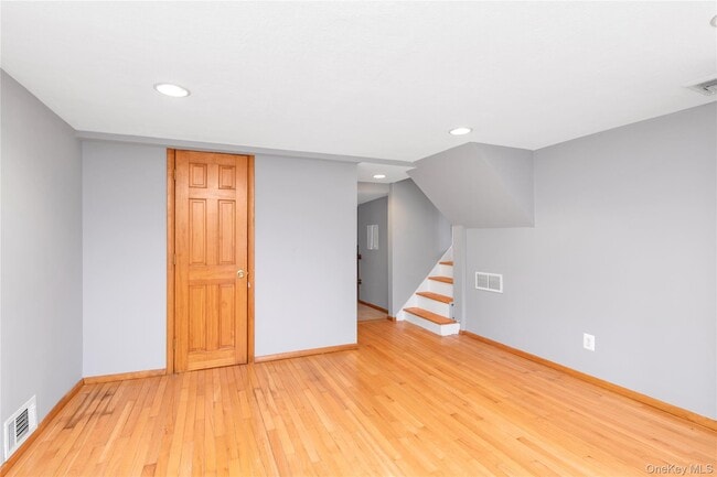 Building Photo - 5 Glenbrook Rd