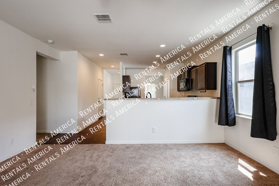 Building Photo - 38086 W Isabella Ln