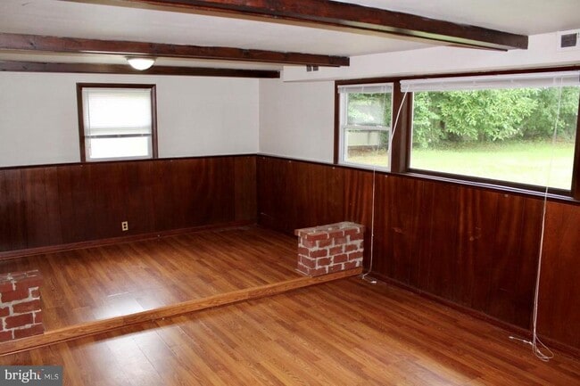 Building Photo - 608 Whitman St