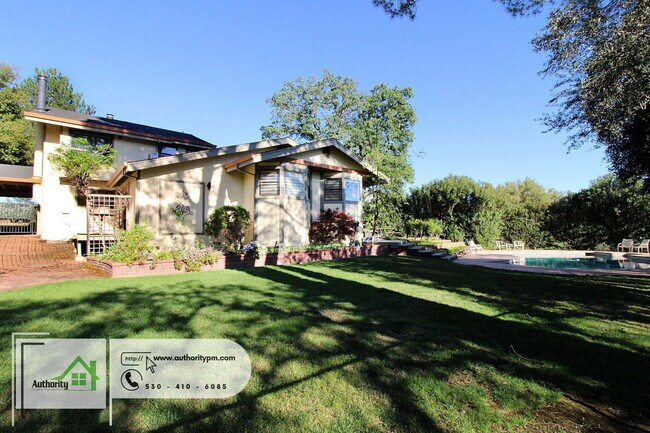 Building Photo - 3350 Mountain Oak Dr