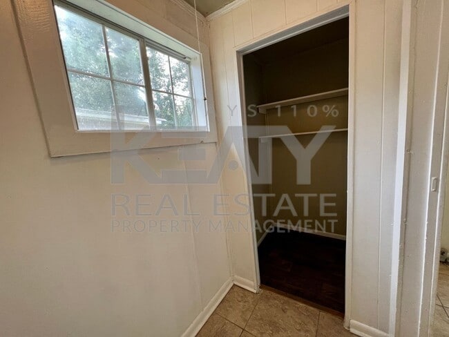 Building Photo - Coming soon! 3 Bedroom, 1 Bathroom Home!