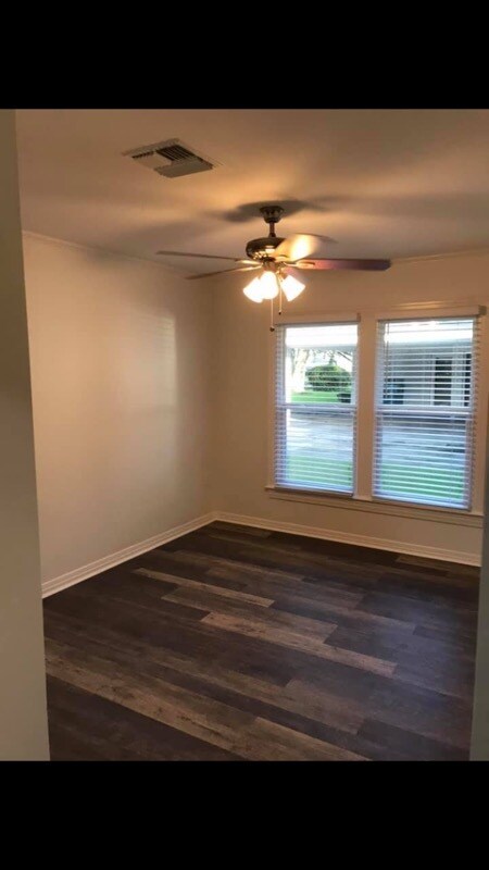 Building Photo - 304 Marie Antoinette St