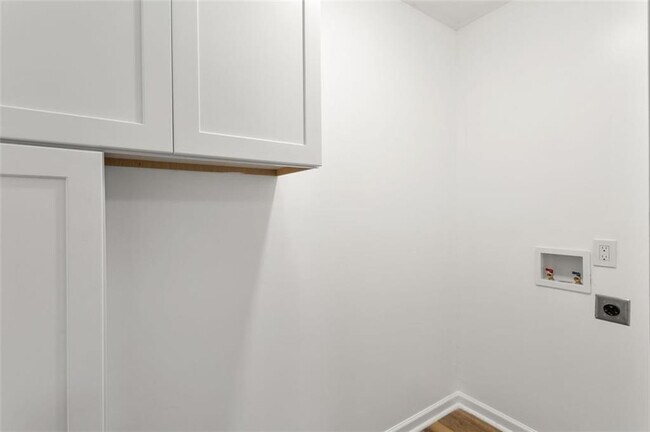 Building Photo - 1349 Lockhaven Cir SW