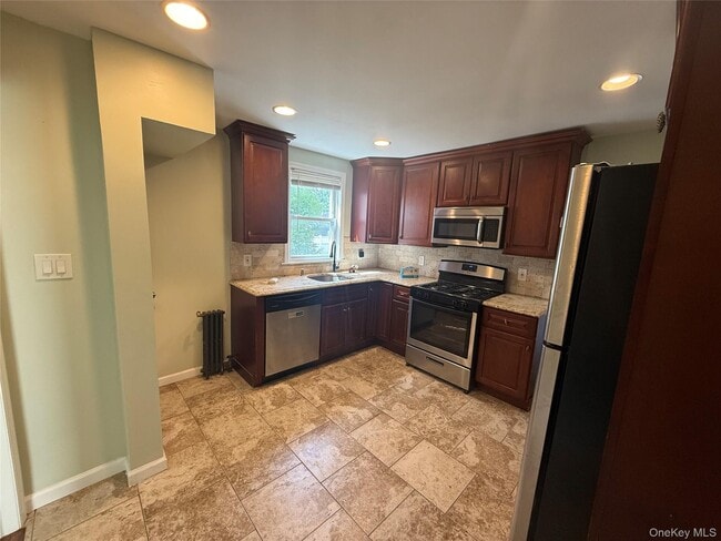 Building Photo - 105 Pilgrim Pl