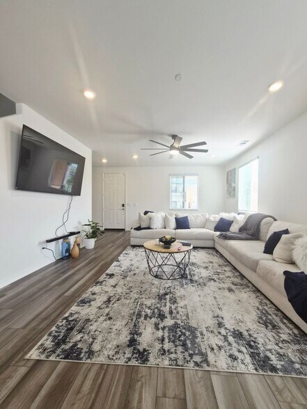 Building Photo - 30436 Adrift Ln