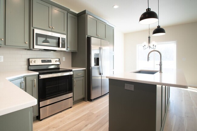 Building Photo - 1360 Goldenwood Dr