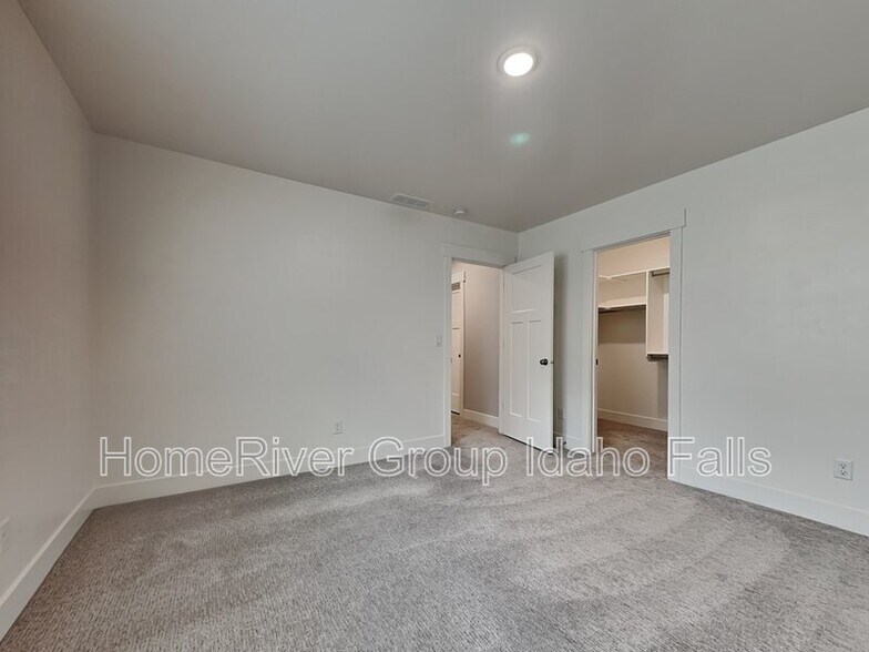 Building Photo - 7224 Hamden Ave