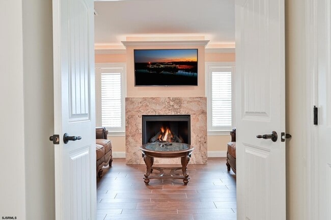 Building Photo - 400 17th St S