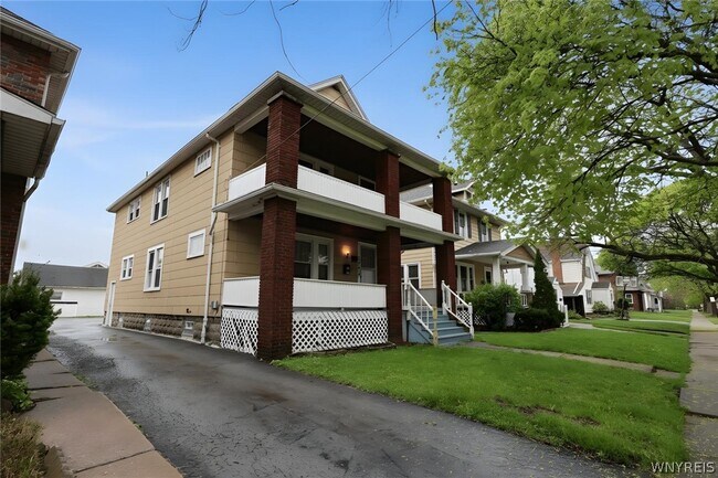 Building Photo - 2463 South Ave