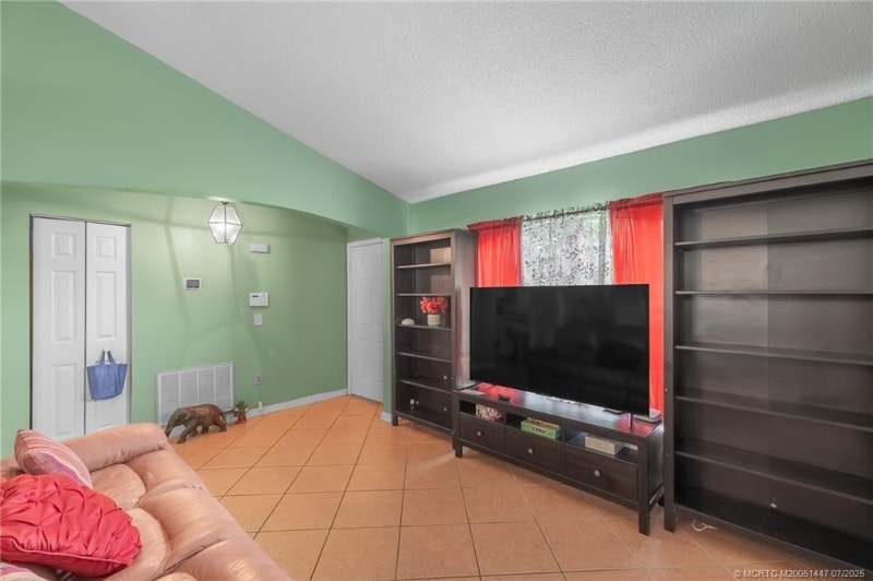 Building Photo - 556 SW Buswell Ave