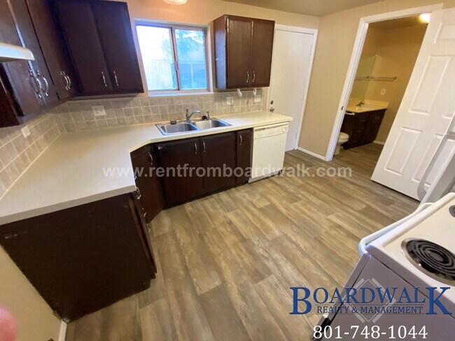 Building Photo - 661/663 N 980 W