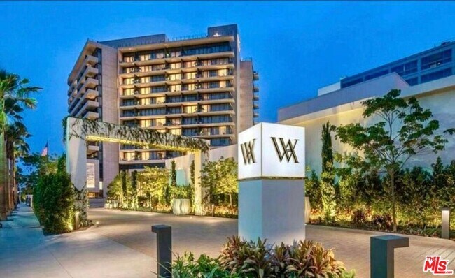Building Photo - 439 N Doheny Dr