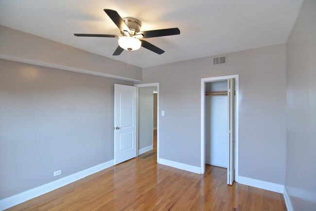 Building Photo - 3241 N Damen Ave