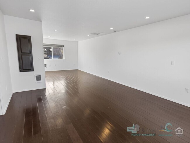 Building Photo - 849 1st Ave