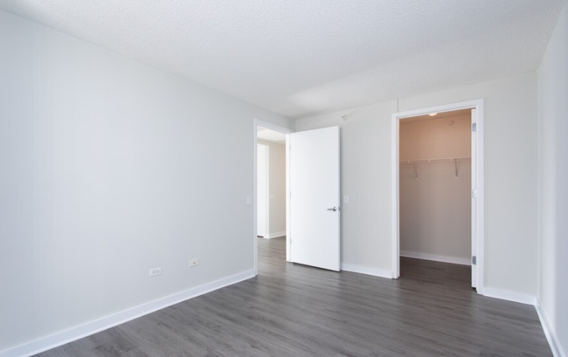 Building Photo - 551 N State St