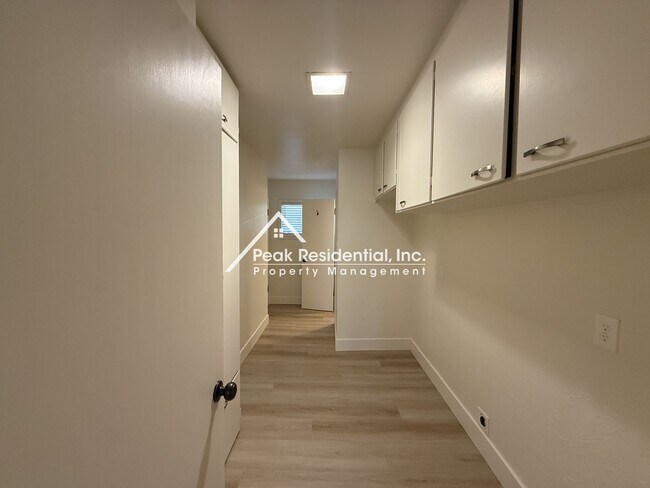 Building Photo - 1280 Grove Ct