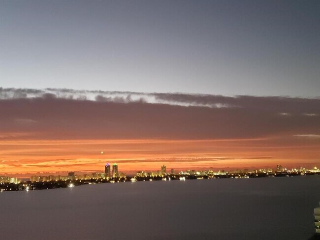 Building Photo - 7601 E Treasure Dr