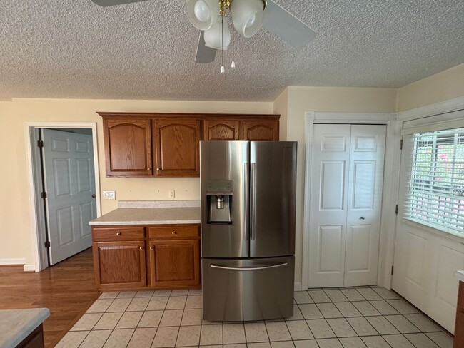 Building Photo - Charming Updated Townhouse in Bristol, VA