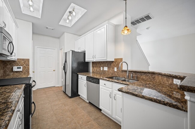 Building Photo - 36 Ledgestone Pl