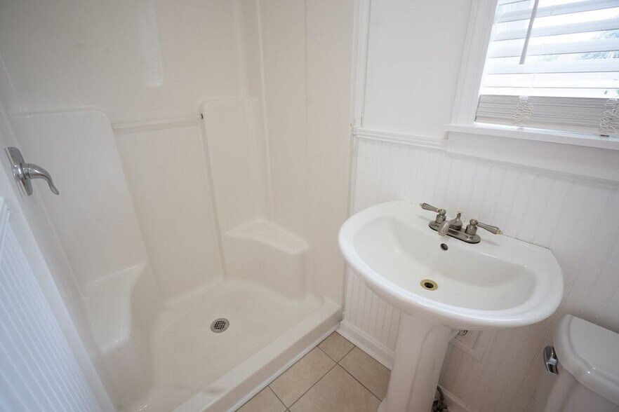 Building Photo - 1015 Avondale Ave SE