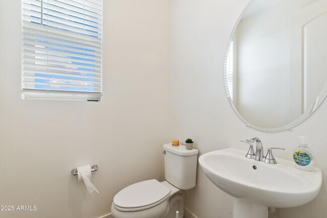 Building Photo - 7352 S Briarwood Ln