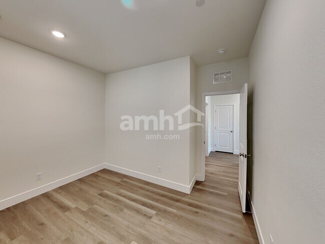 Building Photo - 145 Nico Azalea Ln