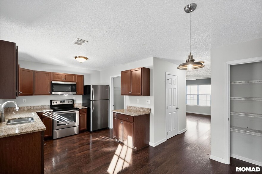 Building Photo - 38 Princeton Glen Ct