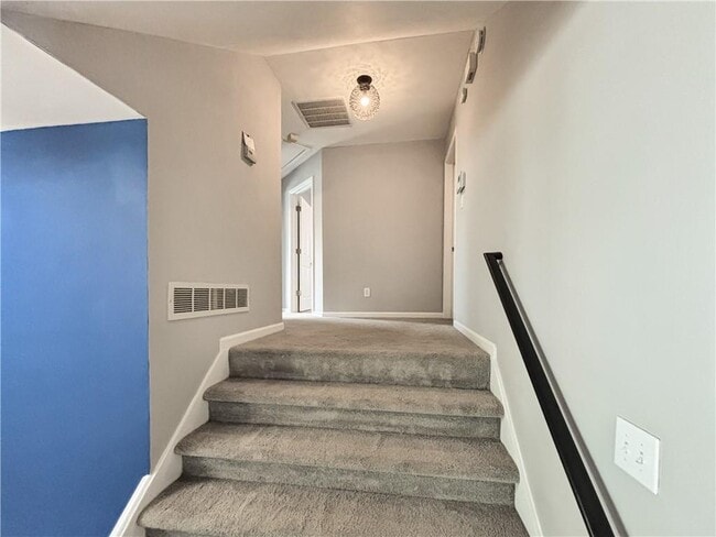 Building Photo - 6449 Ivey Chase SE