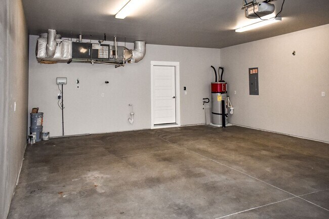 Building Photo - Spacious 3-bedroom 2 bath in the Golfing C...