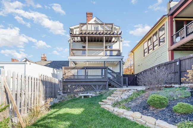 Building Photo - 1030 Vine St