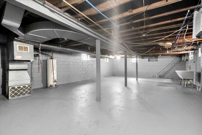 Building Photo - 16639 Ward Ave