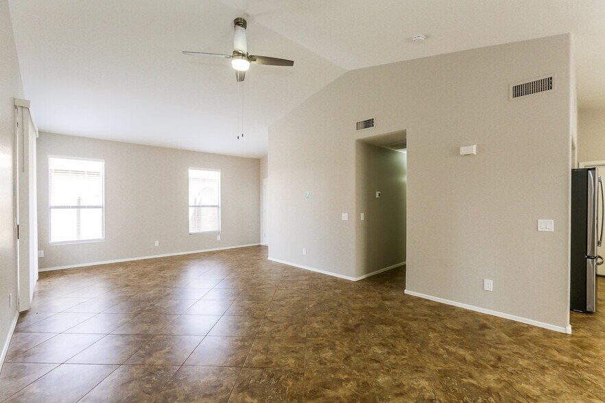 Building Photo - 1058 S Sierra St