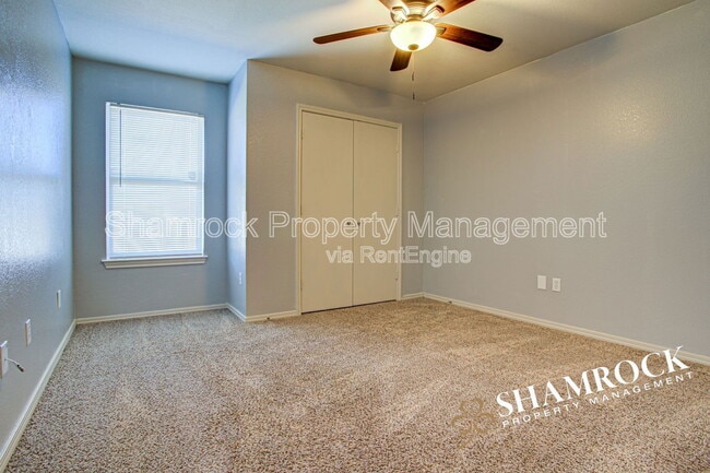 Building Photo - 10205 Lilac Ln