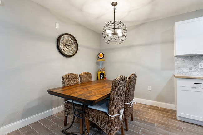 Building Photo - 7424 Vista Way