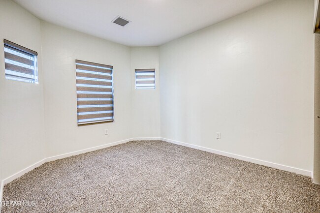 Building Photo - 903 Dewsbury Wy