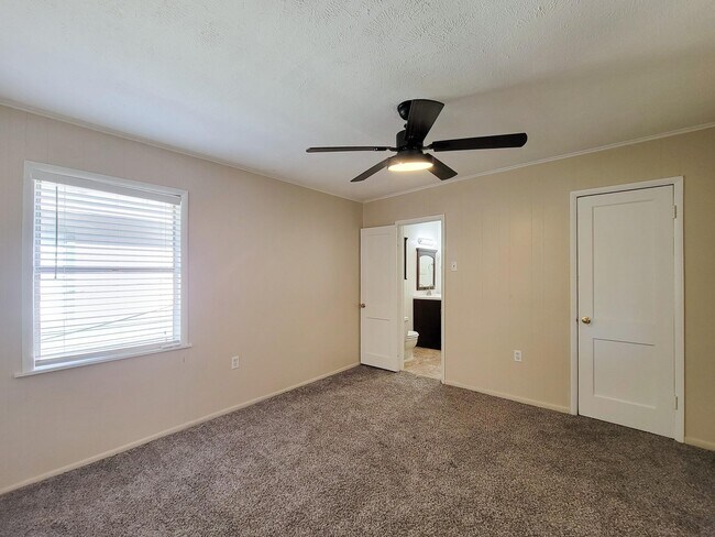 Building Photo - 1107 Milam St