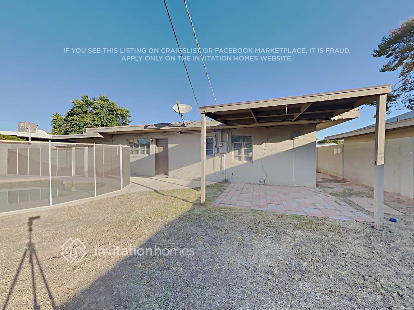 Building Photo - 1811 E Clarendon Ave