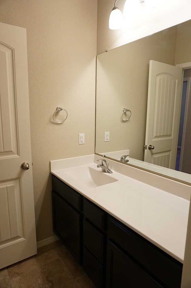 Building Photo - Spacious 4 bedroom Rio Rancho home in Enchanted Hills! Refrigerated air. Right off 550