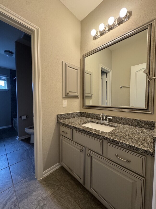 Building Photo - 197 Bloomhill Pl